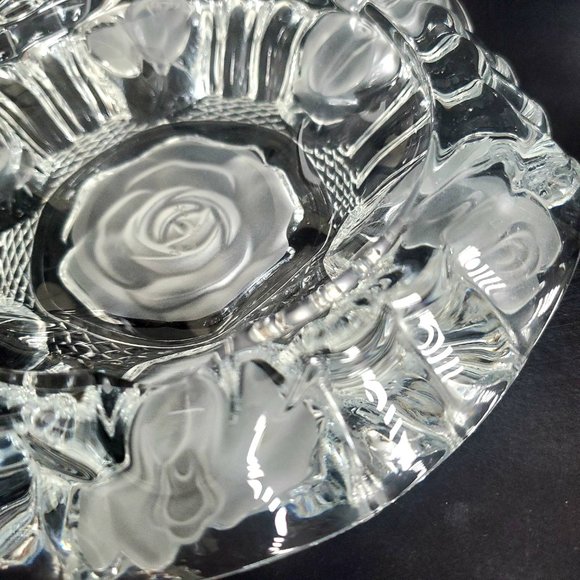 MCM Large Luxe Crystal Cigar Ashtray Cut Glass w/ Centric Frosted Rose & Buds - Picture 7 of 8